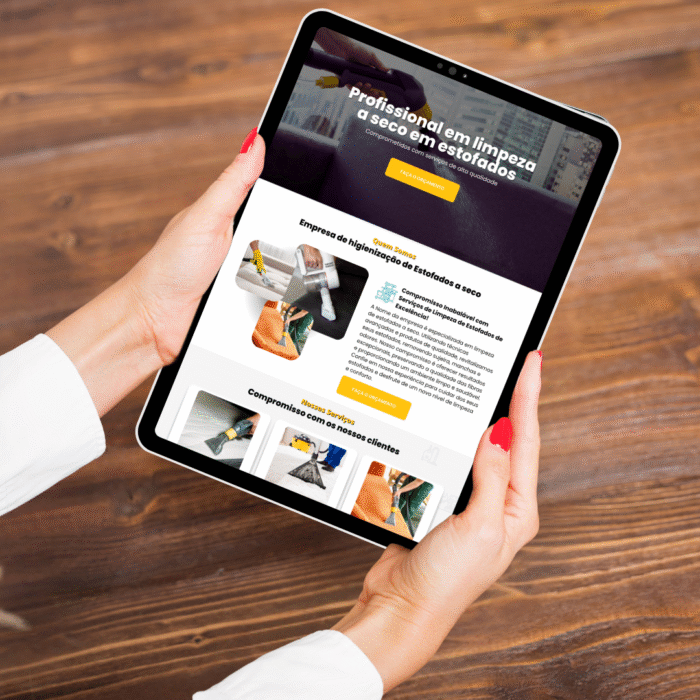 Template de site profissional para empresa de limpeza de estofados criado no Canva, exibido em um tablet nas mãos de uma pessoa, mostrando o design moderno e responsivo.
