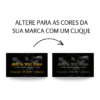 Imagem comparando duas versões do template de site para estúdio de tatuagem, destacando a opção de alterar as cores da marca com um clique no Canva. O design apresenta fundo preto, tipografia artística e botões de contato personalizados.